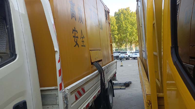 景洪如何判断柴油发电机组和UPS电源的切换时间是否符合要求？